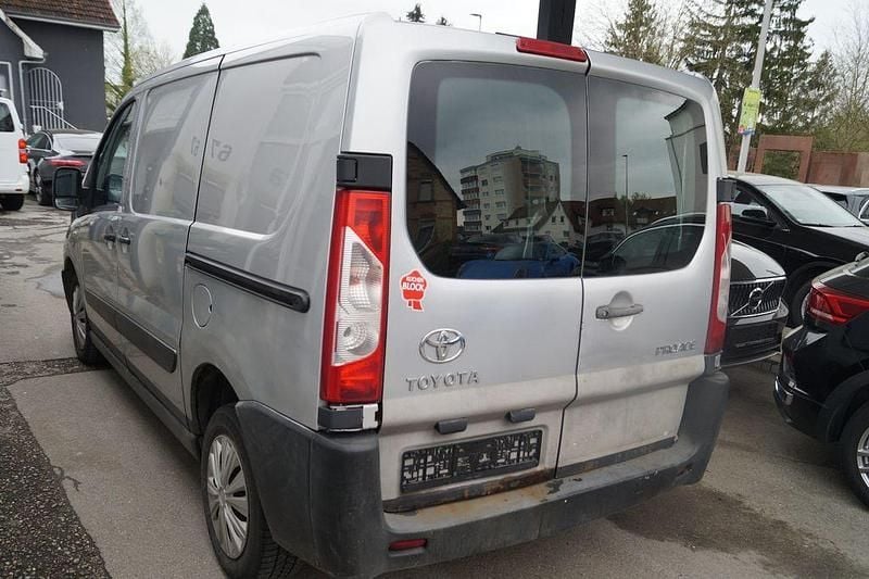 Gebraucht Toyota Proace 128 PS (94 kW) 2014 Silber Van / Kleinbus