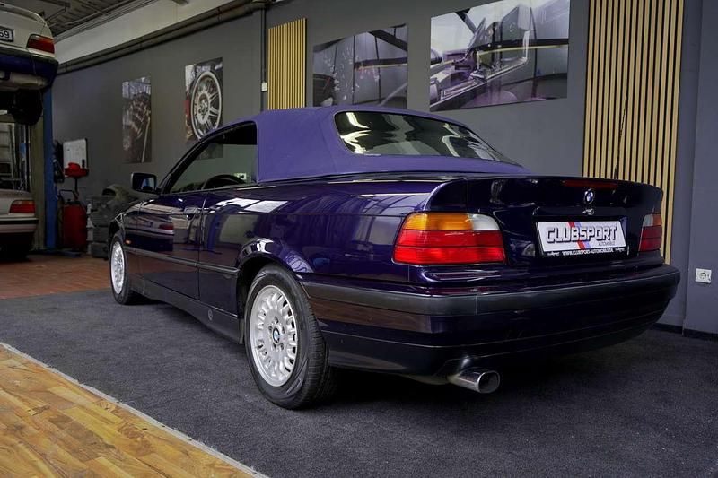 Gebraucht BMW 318 Cabriolet 116 PS (85 kW) 1998 Blau Cabrio