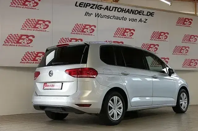 Gebraucht VW Touran Trendline 110 PS (80 kW) 2016 Silber Van / Kleinbus