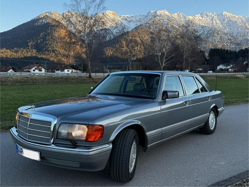 Grau Gebraucht 1980 Mercedes 560 Limousine | 24.499 € - Bild 1/4