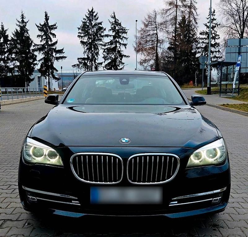 Second-hand BMW 730 258 CP (189 kW) 2014 Negru Berlinǎ