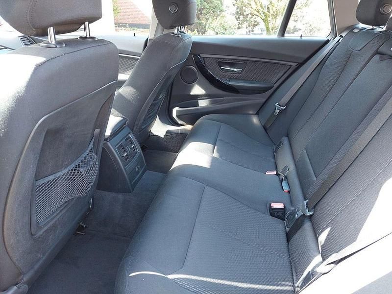 Gebraucht BMW 320 Advantage 190 PS (139 kW) 2016 Blau Kombi