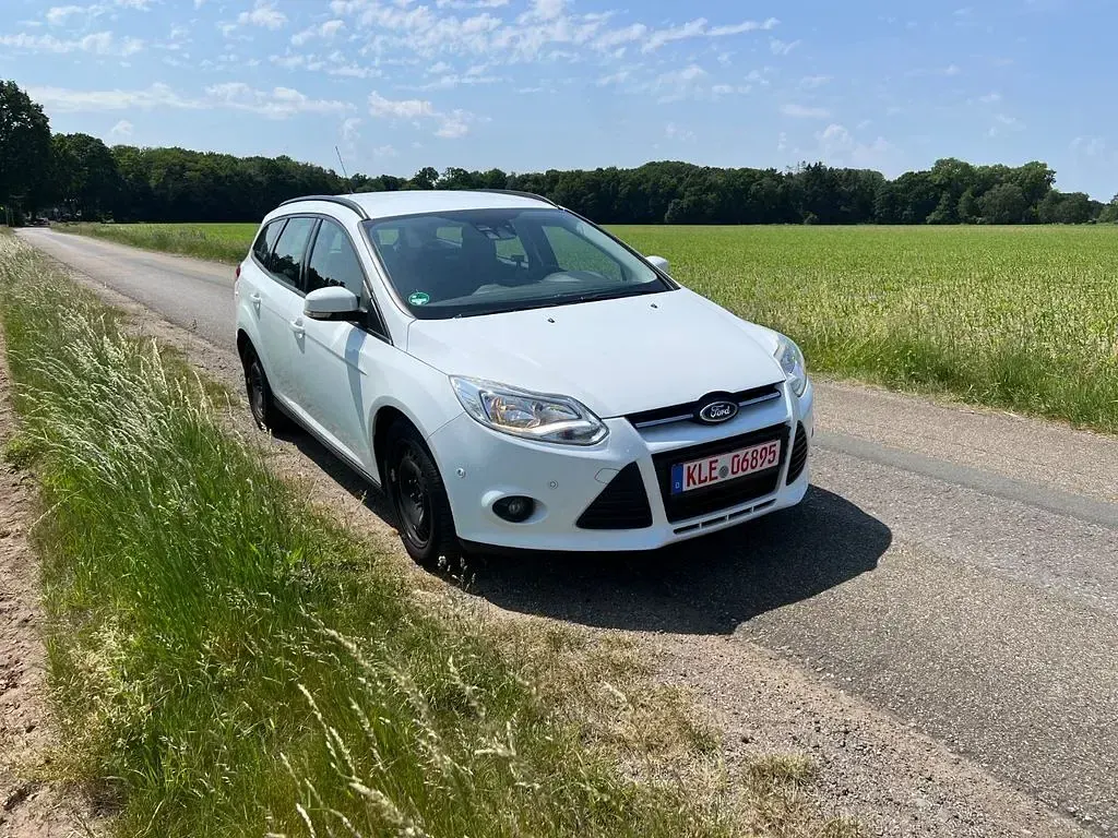 Gebraucht Ford Focus Business Edition 125 PS (91 kW) 2014 Weiß Limousine