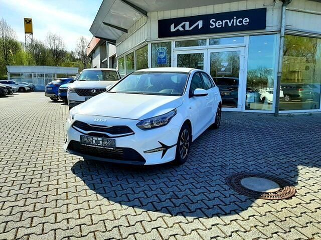 Gebraucht Kia Ceed Vision 101 PS (74 kW) 2024 Weiß carraraweiß Kleinwagen