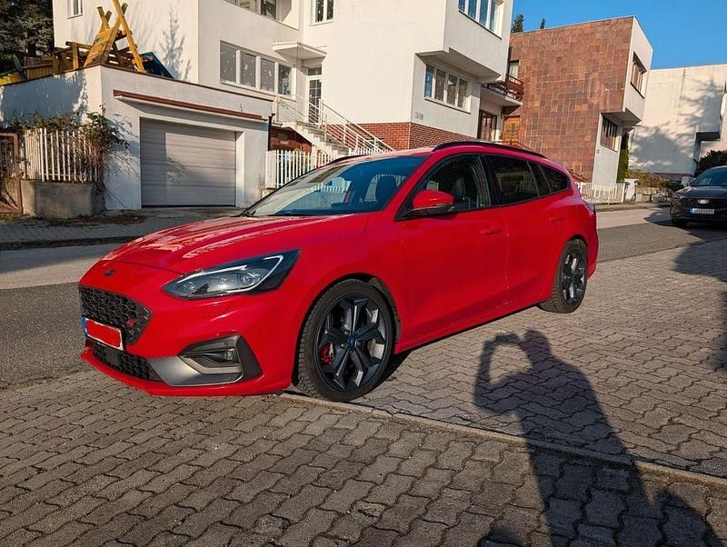 Gebraucht Ford Focus ST 280 PS (205 kW) 2019 Rot Limousine