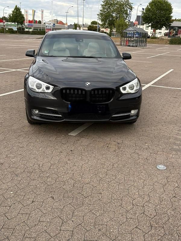 Grau Gebraucht 2012 BMW 530 Gran Turismo Sport Line Limousine | 15.900 € (Teuer) - Bild 1/4