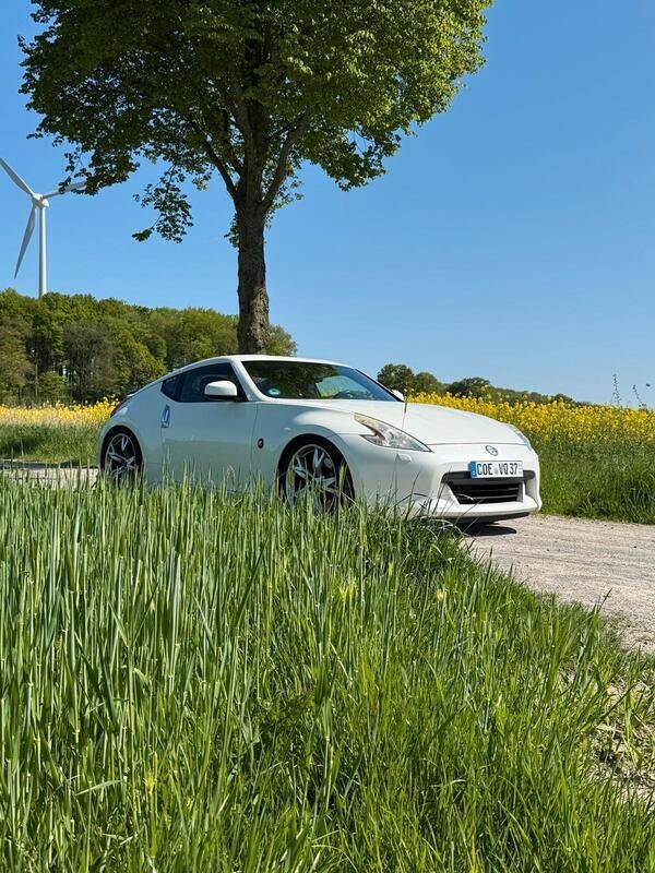 Weiß Gebraucht 2010 Nissan 370Z Coupé | 22.999 € - Bild 1/4