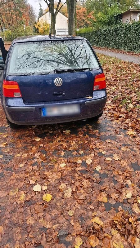 Blau Gebraucht 2002 VW Golf Limousine | 2.500 € (Fairer Preis) - Bild 1/4