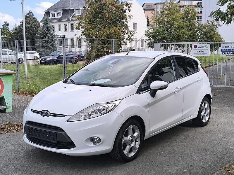 Gebraucht Ford Fiesta Titanium 82 PS (60 kW) 2012 Weiß Kleinwagen