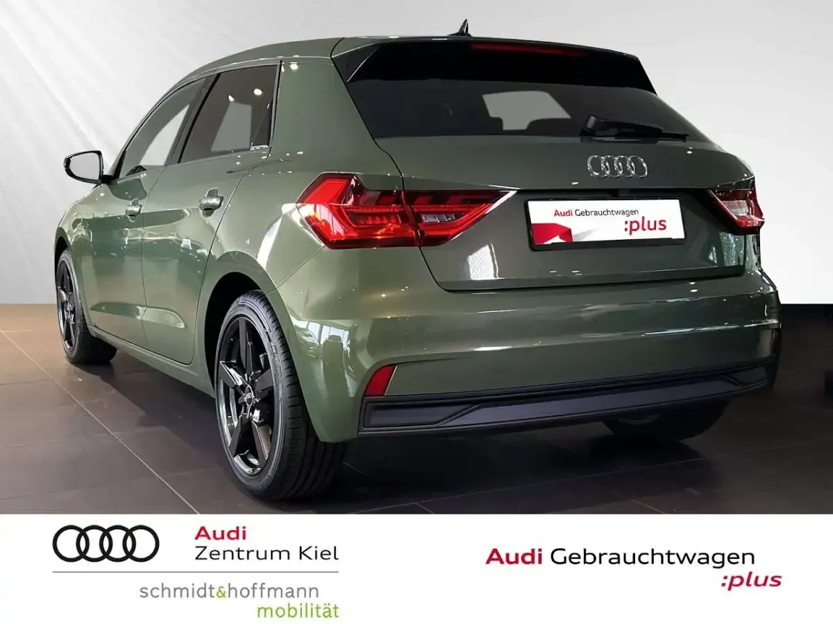Gebraucht Audi A1 Sportback S-Line 95 PS (69 kW) 2024 Distriktgrün metallic Kleinwagen
