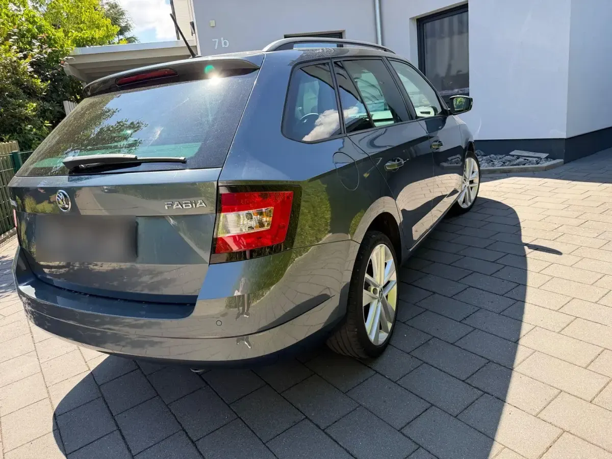 Gebraucht Skoda Fabia Ambition 110 PS (80 kW) 2016 Grau Kombi