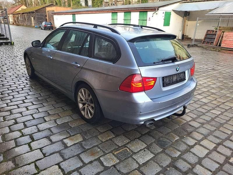 Gebraucht BMW 320 177 PS (130 kW) 2010 Kombi