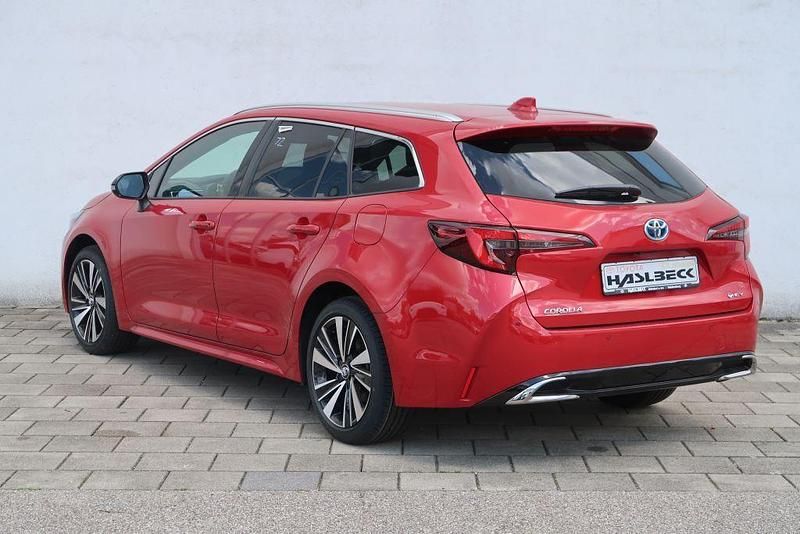 Neu Toyota Corolla 178 PS (130 kW) 2025 Karminarot metallic Kombi