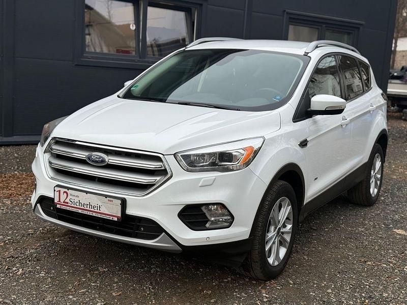 Weiß Gebraucht 2017 Ford Kuga Titanium SUV | 12.999 € (Guter Preis) - Bild 1/4