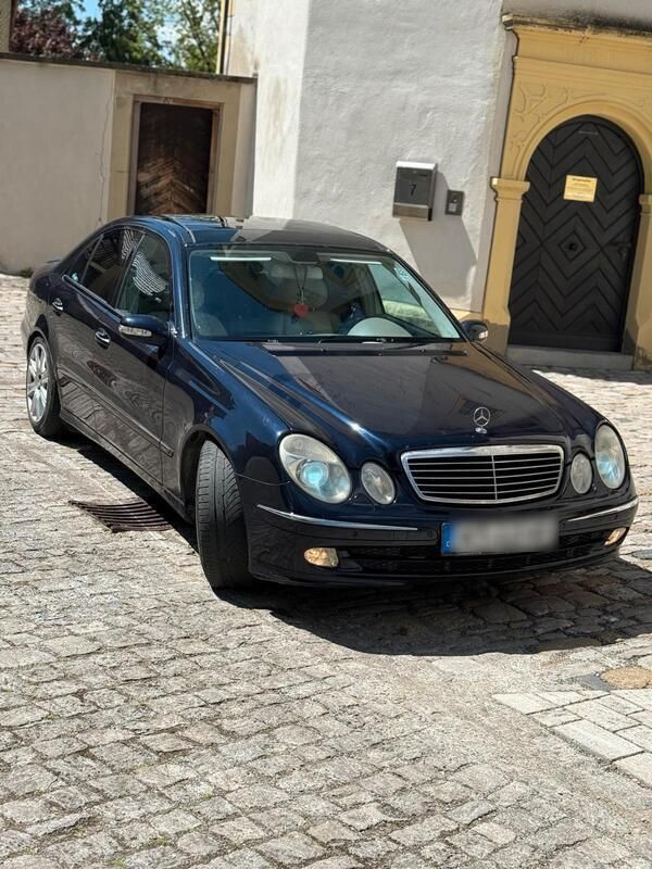 Blau Gebraucht 2004 Mercedes E320 Limousine | 4.500 € - Bild 1/4
