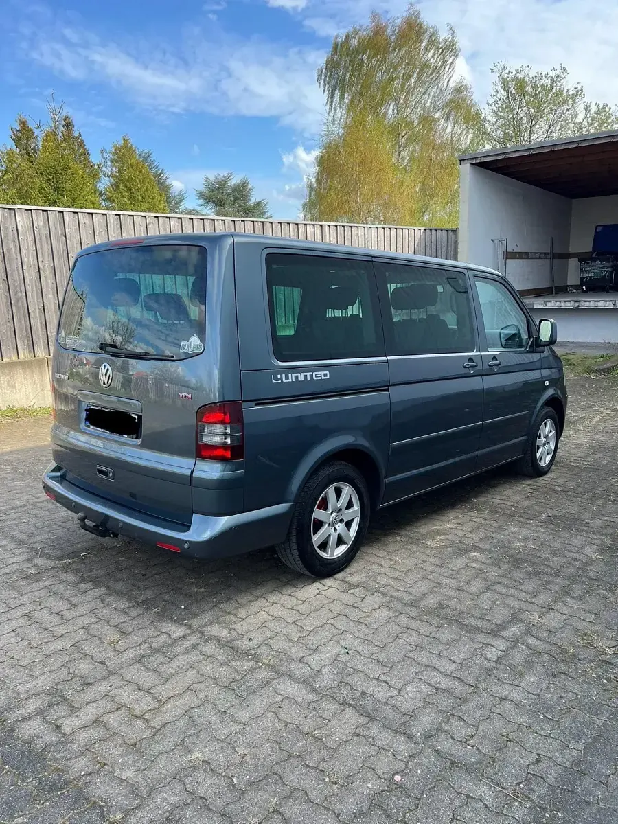 Gebraucht VW T5 United 174 PS (127 kW) 2008 Grau Van