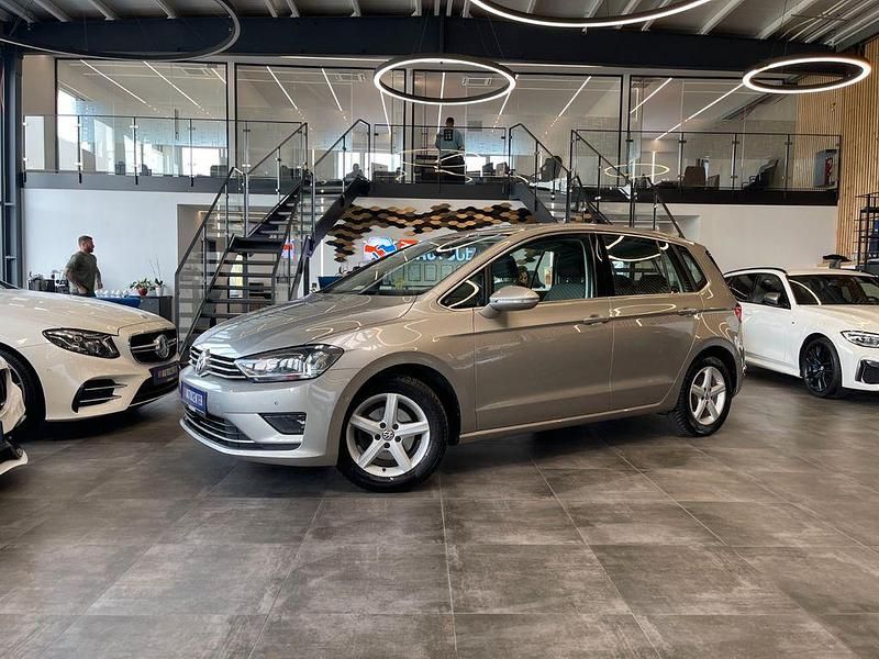Silber Gebraucht 2015 VW Golf Sportsvan Highline Van / Kleinbus | 12.399 € (Guter Preis) - Bild 1/4