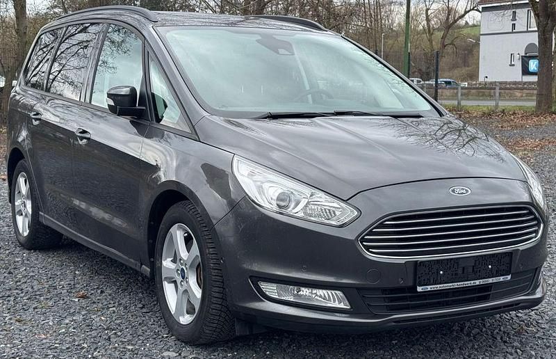 Grau Gebraucht 2017 Ford Galaxy Van / Kleinbus | 15.700 € (Guter Preis) - Bild 1/4