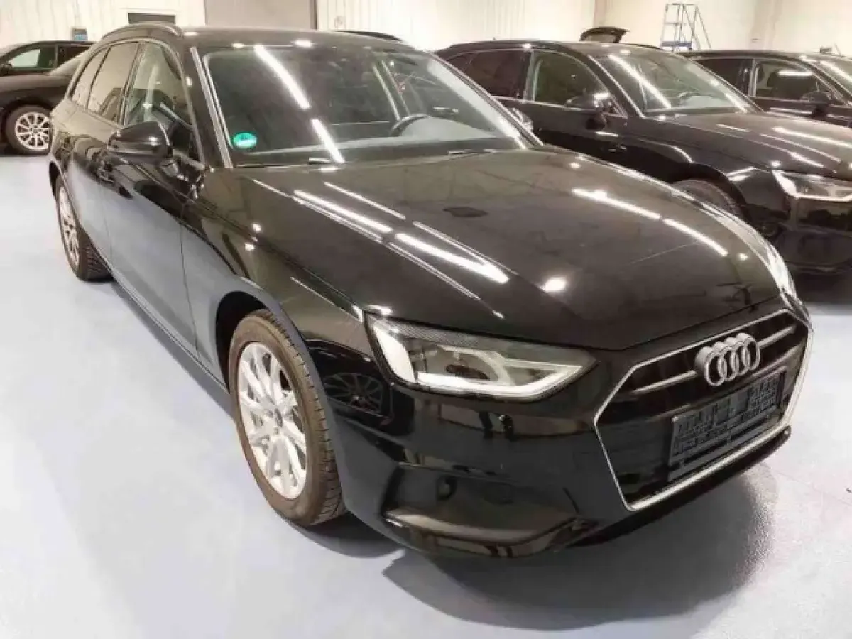 Gebraucht Audi A4 Basis 150 PS (110 kW) 2022 Mythosschwarz metallic Kombi