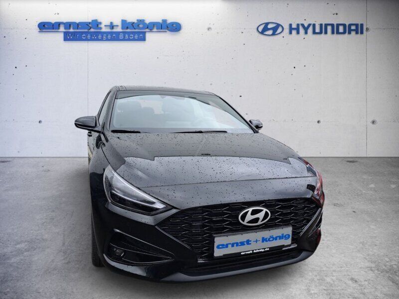Gebraucht Hyundai i30 Advantage 140 PS (102 kW) 2024 Abyss black Limousine
