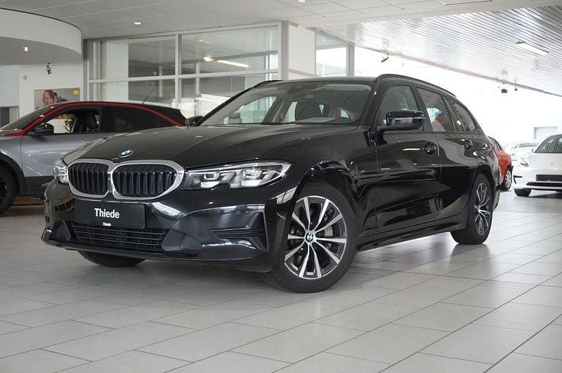Gebraucht BMW 330 Sport Line 286 PS (210 kW) 2021 Saphirschwarz metallic Kombi