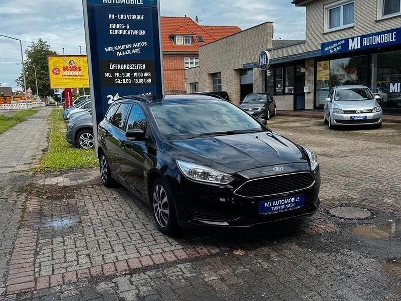 Gebraucht Ford Focus Trend 125 PS (91 kW) 2015 Schwarz Limousine