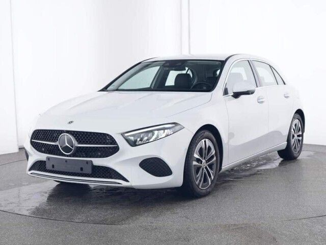 Weiß Gebraucht 2023 Mercedes A200 Kleinwagen | 30.340 € (Fairer Preis) - Bild 1/4