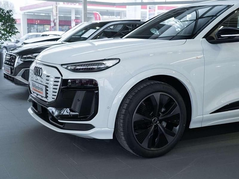 Neu Audi e-tron Performance 225 kW (306 PS) 2026 Gletscherweiß metallic SUV