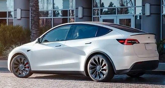 Weiß Gebraucht 2025 Tesla Model Y Performance SUV | 37.700 € - Bild 1/1