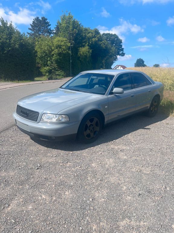 Grau Gebraucht 2001 Audi A8 Limousine | 9.499 € (Fairer Preis) - Bild 1/4