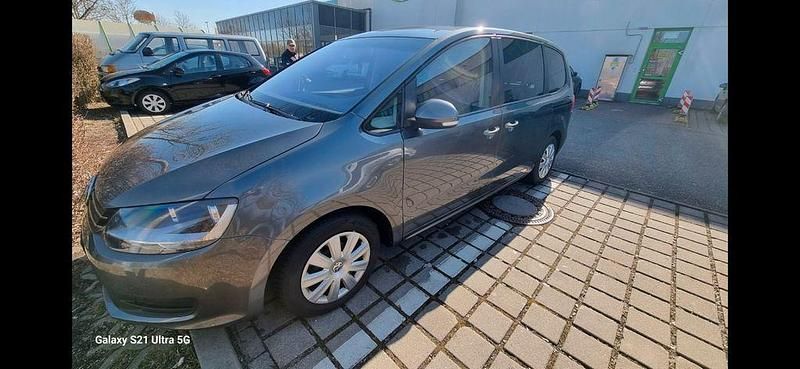 Grau Gebraucht 2016 VW Sharan Van / Kleinbus | 11.200 € (Guter Preis) - Bild 1/4