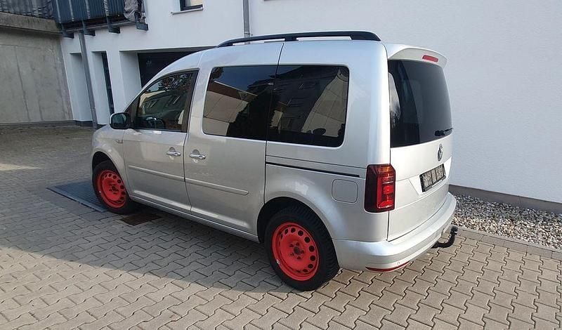 Gebraucht VW Caddy Comfortline 125 PS (91 kW) 2017 Silber Van / Kleinbus