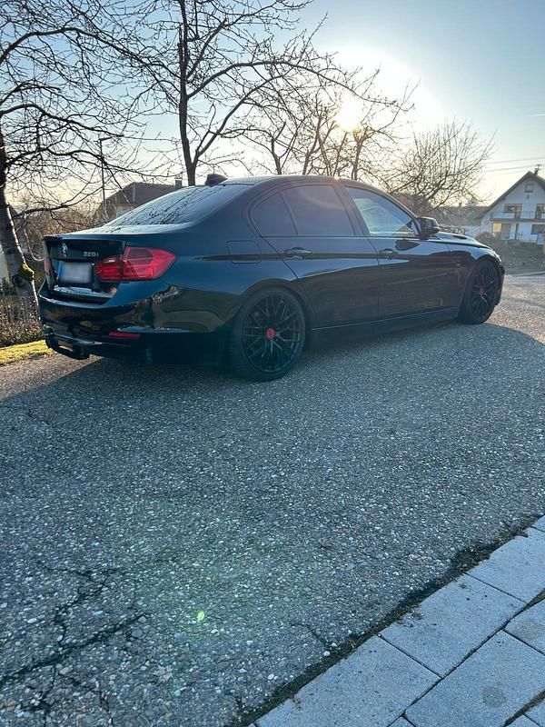 Gebraucht BMW 328 245 PS (180 kW) 2012 Schwarz Limousine