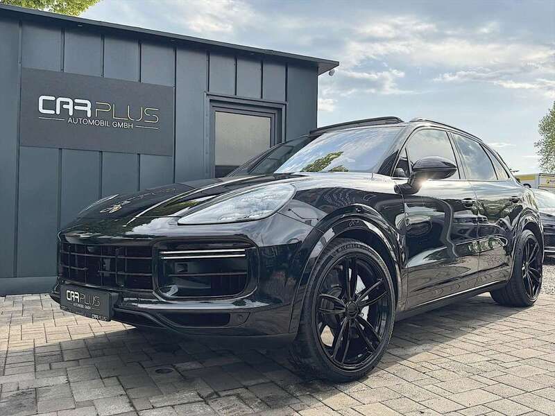 Schwarz Gebraucht 2018 Porsche Cayenne Turbo Black Edition SUV | 54.990 € - Bild 1/3