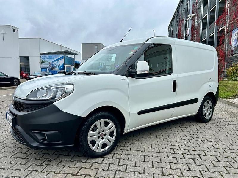Weiß Gebraucht 2016 Fiat Doblò Pop Van / Kleinbus | 4.599 € (Superpreis) - Bild 1/4