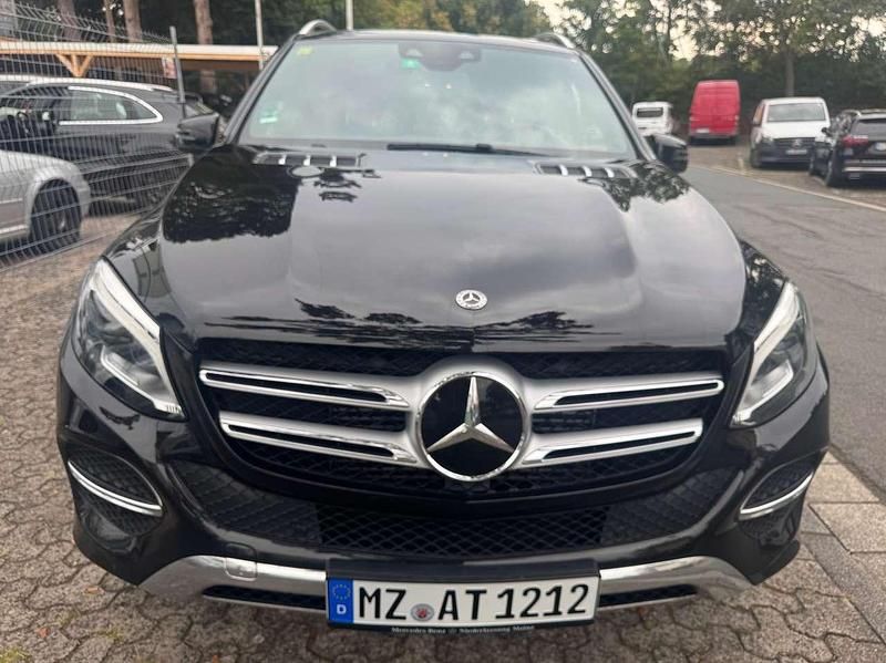 Schwarz Gebraucht 2018 Mercedes GLE250 AMG line SUV | 34.299 € (Fairer Preis) - Bild 1/4