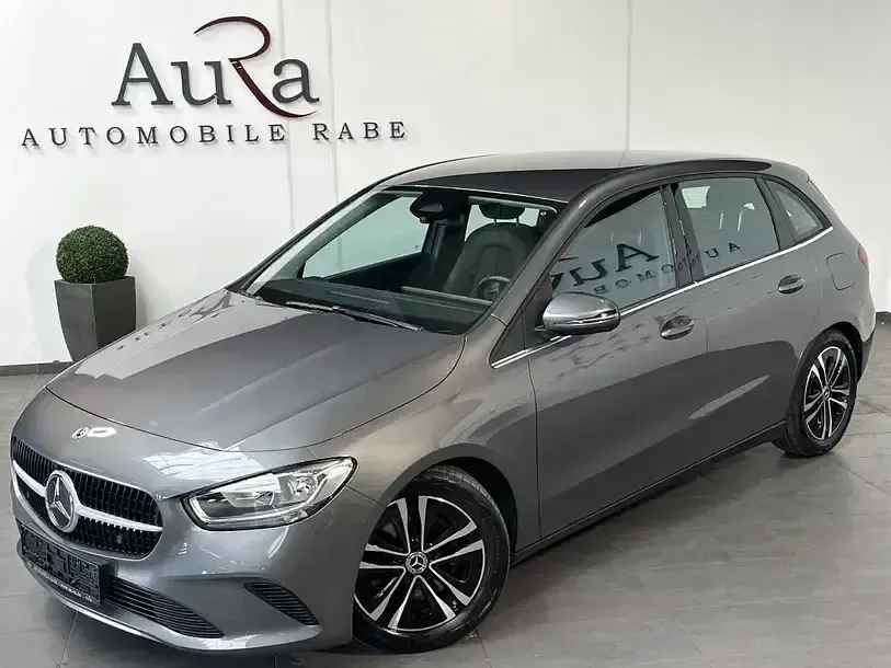 Gebraucht Mercedes B220 190 PS (139 kW) 2023 Grau Kleinwagen