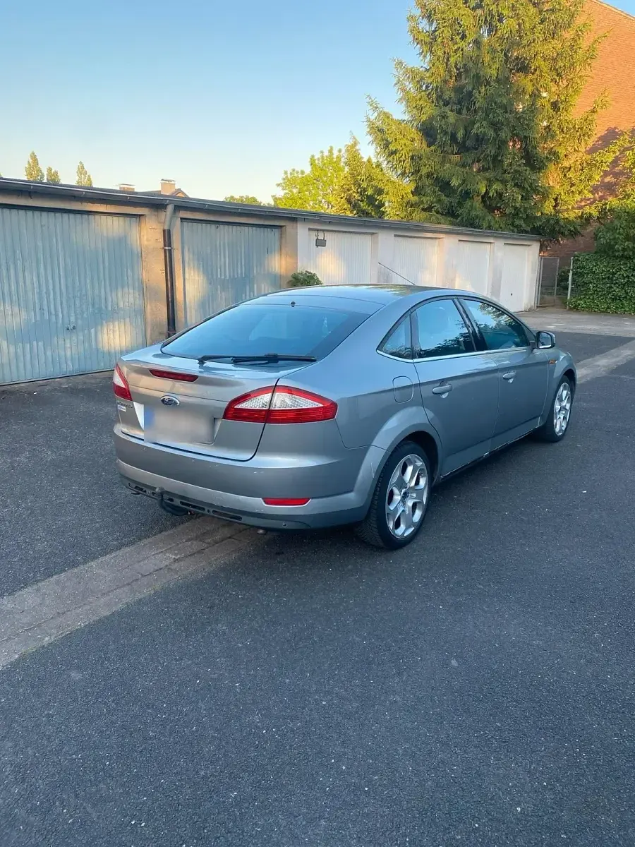 Gebraucht Ford Mondeo 160 PS (117 kW) 2009 Silber Limousine