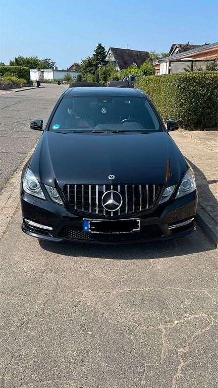 Schwarz Gebraucht 2012 Mercedes E300 Avantgarde Limousine | 16.000 € (Guter Preis) - Bild 1/4