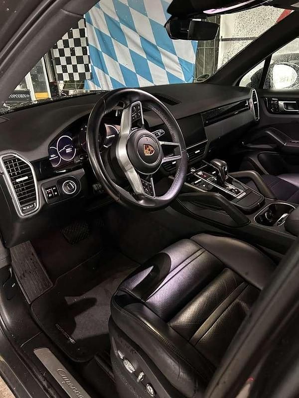 Gebraucht 2020 Porsche Cayenne Basis SUV | 54.900 € - Bild 1/4