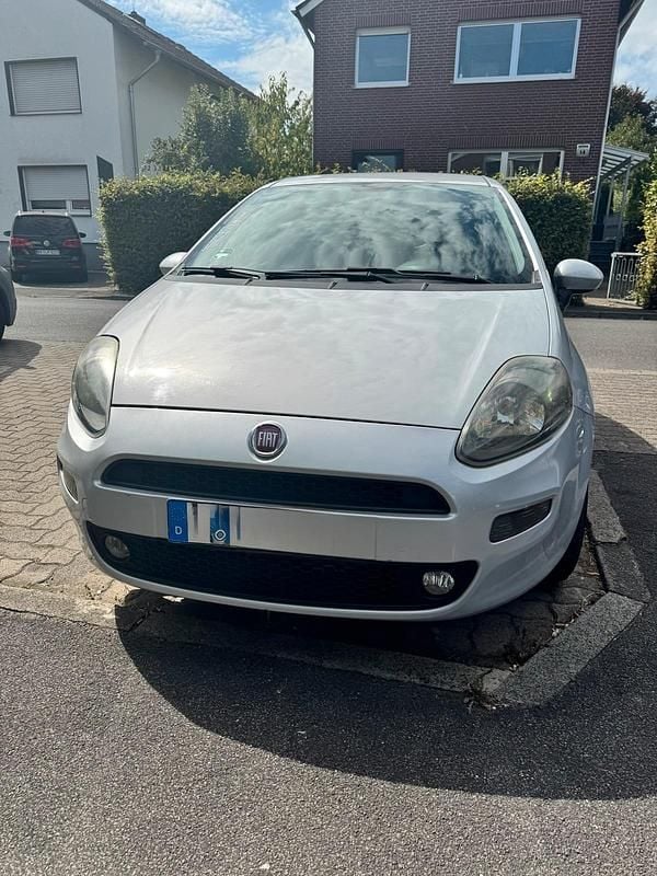 Weiß Gebraucht 2012 Fiat Punto Kleinwagen | 3.000 € (Fairer Preis) - Bild 1/4