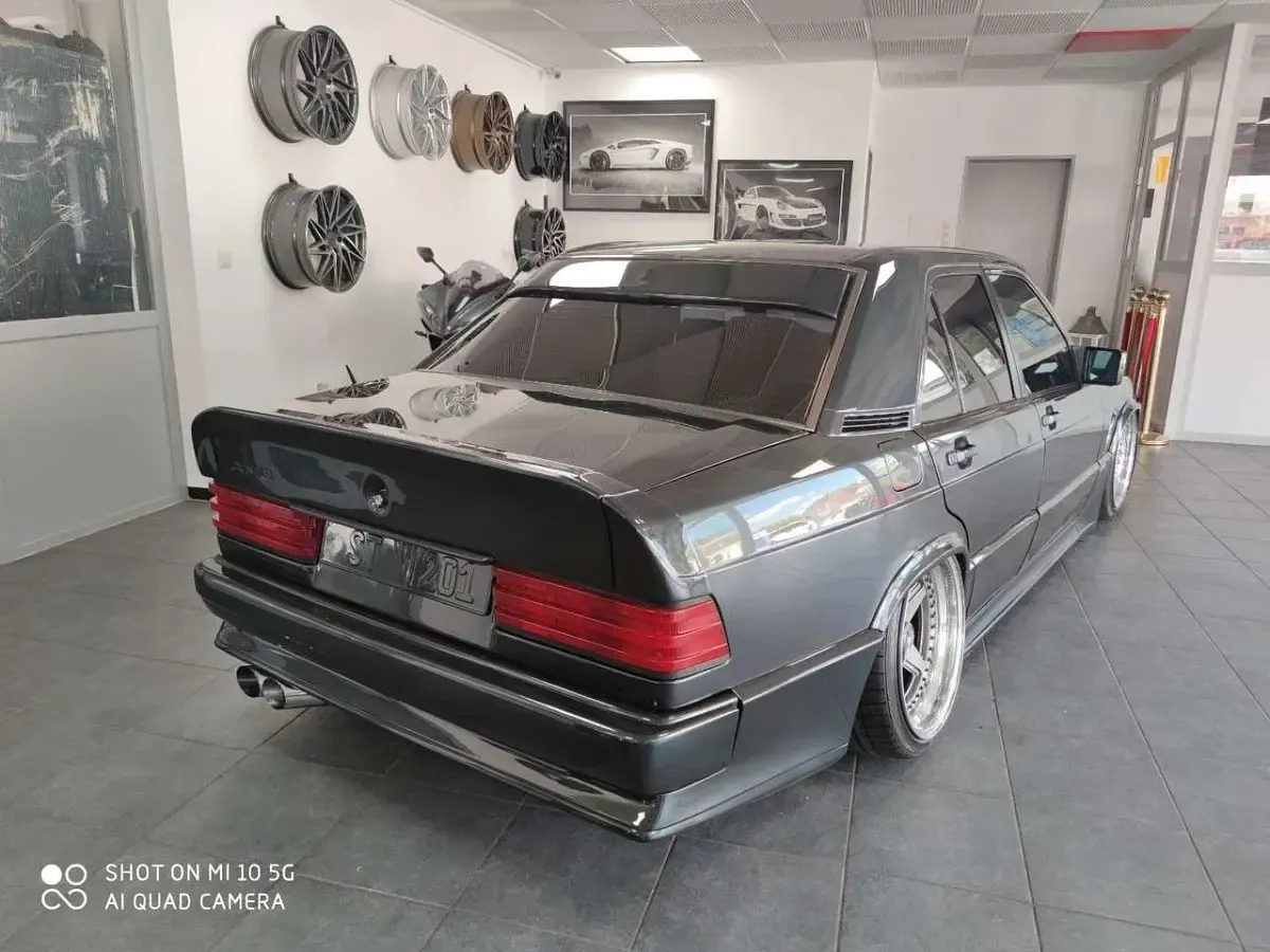 Gebraucht Mercedes 190 188 PS (138 kW) 1992 Schwarz Limousine