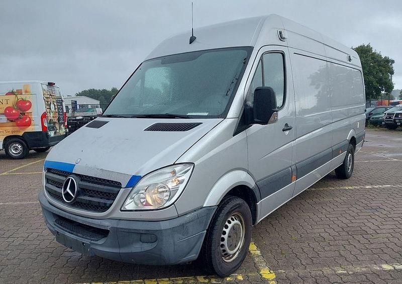 Silber Gebraucht 2011 Mercedes 316 Van | 24.900 € - Bild 1/4