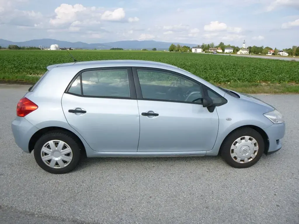 Gebraucht Toyota Auris 97 PS (71 kW) 2007 Blau Kleinwagen