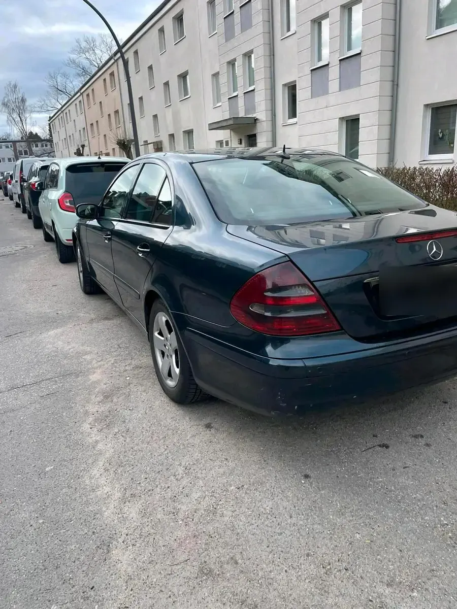 Gebraucht Mercedes E220 150 PS (110 kW) 2002 Schwarz Limousine