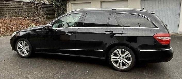 Gebraucht Mercedes E220 Avantgarde 170 PS (125 kW) 2012 Schwarz Kombi