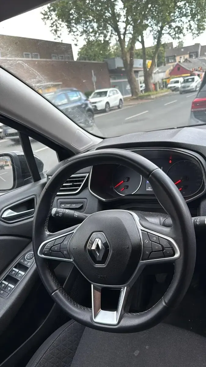 Gebraucht Renault Clio V 67 PS (49 kW) 2021 Schwarz Limousine