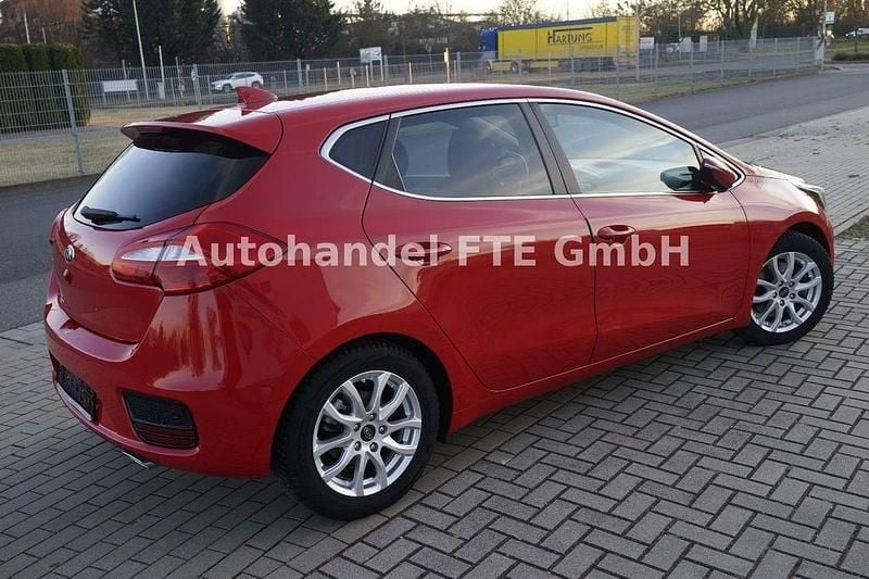 Gebraucht Kia Ceed 135 PS (99 kW) 2018 Rot Kleinwagen