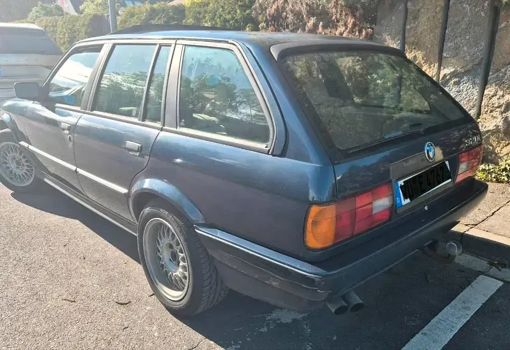 Gebraucht BMW 320 129 PS (94 kW) 1988 Blau Kombi