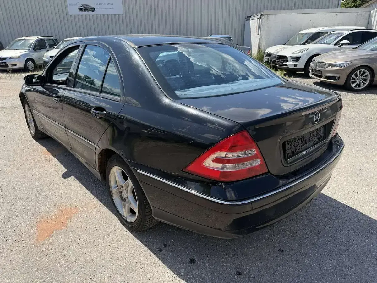 Gebraucht Mercedes C200 163 PS (119 kW) 2002 Obsidianschwarz  metalliclack Limousine